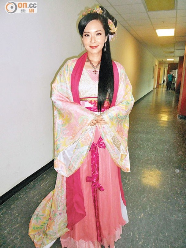 唔講唔知,原來陳凱琳參選港姐全因覺得郭羡妮港姐時畫面好震撼,陳凱琳仲大讚郭羡妮係好勤力嘅演員。