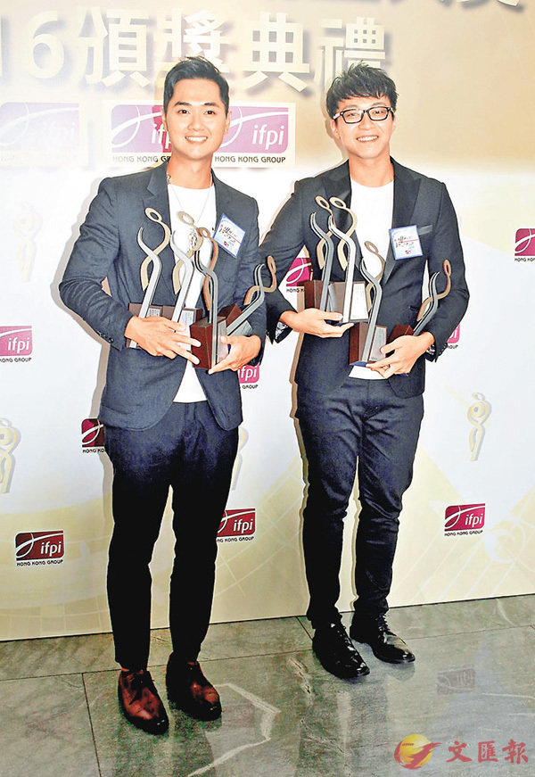 ■鄭俊弘和吳業坤各自奪得四個獎，是男歌手中成績最好。